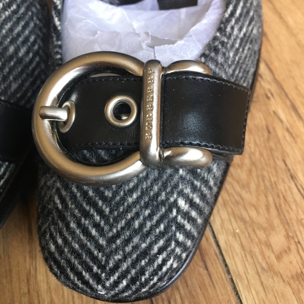 NWOT Burberry Black Striped Chevron Wool Heels - Picture 3 of 10